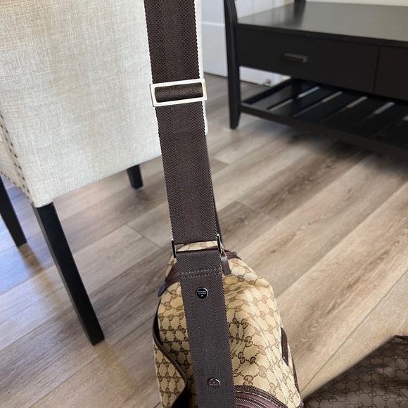 Authentic Gucci GG Diaper Crossbody Messenger Bag - Picture 6 of 16